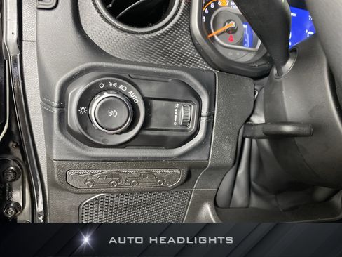 Used 2025 Jeep Wrangler Unlimited Rubicon w/ Convenience Group AWD/4WD image 24