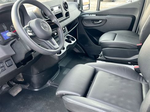 Used 2023 Mercedes-Benz Sprinter 2500 image 10