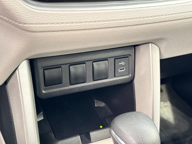 Used 2025 Toyota Corolla Cross LE FWD image 23