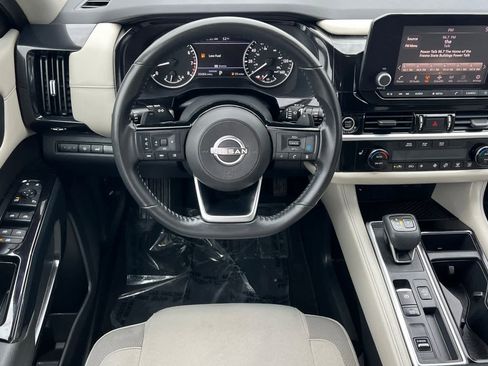 Used 2022 Nissan Pathfinder SV w/ SV Premium Package image 16