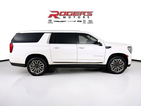 Used 2023 GMC Yukon XL Denali Ultimate image 9