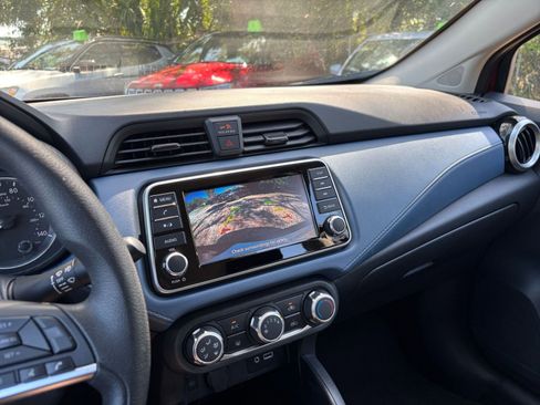 Used 2025 Nissan Versa SV image 11