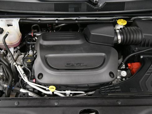 Used 2025 Chrysler Pacifica Limited FWD image 37
