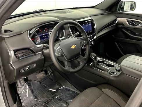 Used 2023 Chevrolet Traverse LT image 13