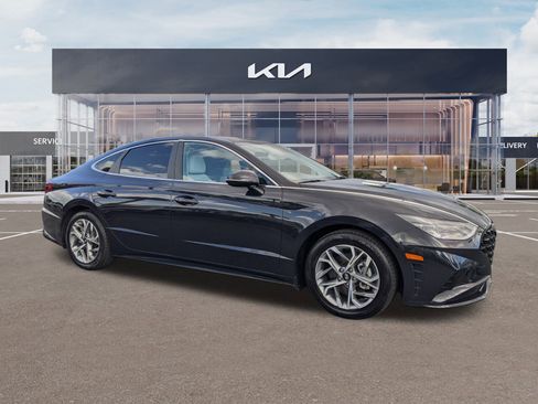 Used 2023 Hyundai Sonata SEL image 2