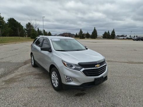 Used 2021 Chevrolet Equinox LS image 3