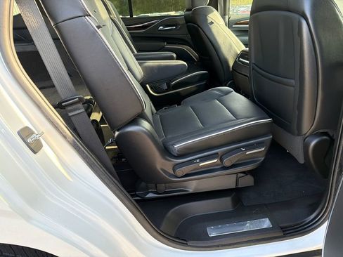 Used 2023 Cadillac Escalade Premium Luxury image 15