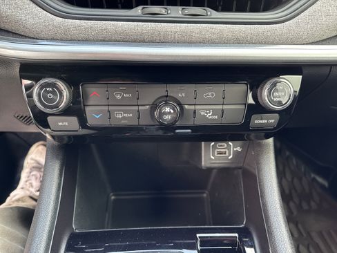 Used 2024 Jeep Compass Sport image 20