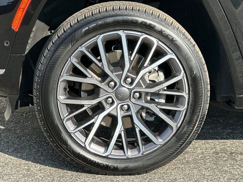 Used 2023 Jeep Grand Cherokee L Summit image 38