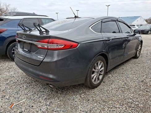 Used 2017 Ford Fusion SE w/ Fusion SE Technology Package image 6