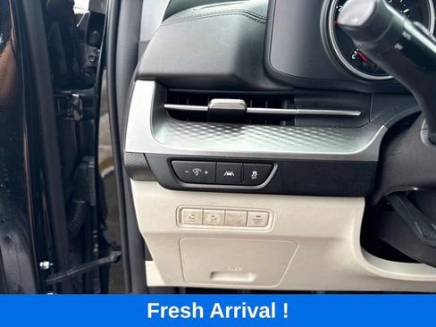 Used 2024 Kia Carnival LX FWD image 10