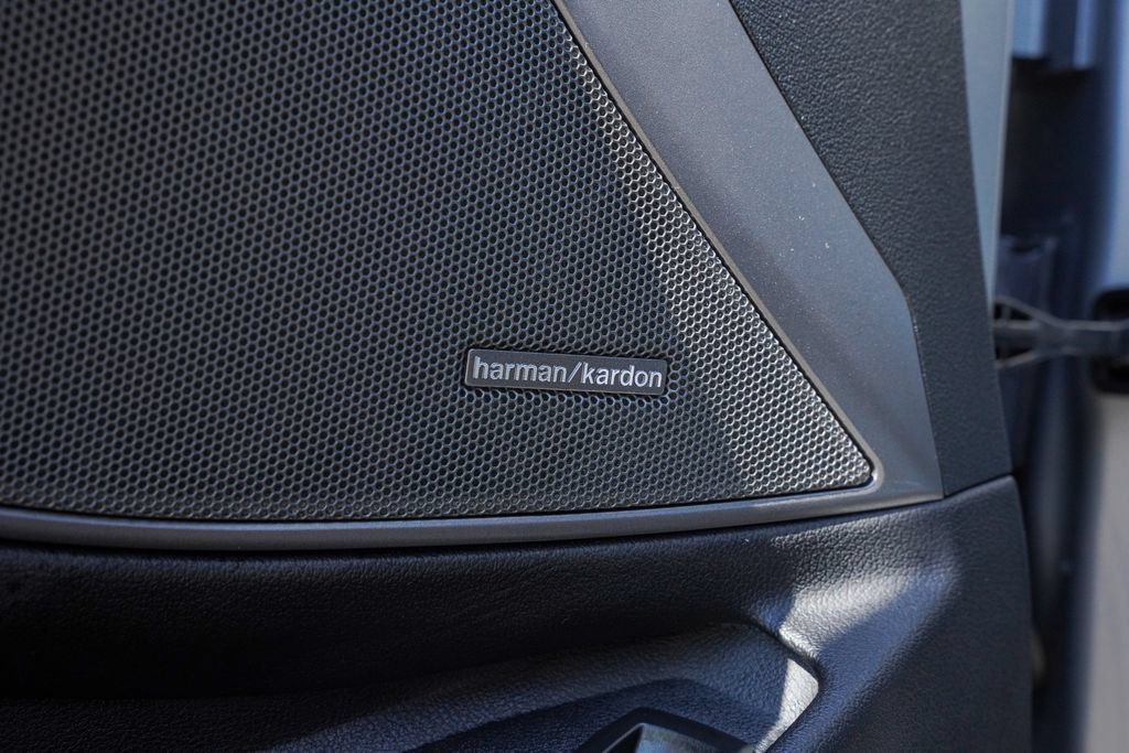 Used 2025 BMW M3 w/ M Carbon Exterior Package RWD image 39