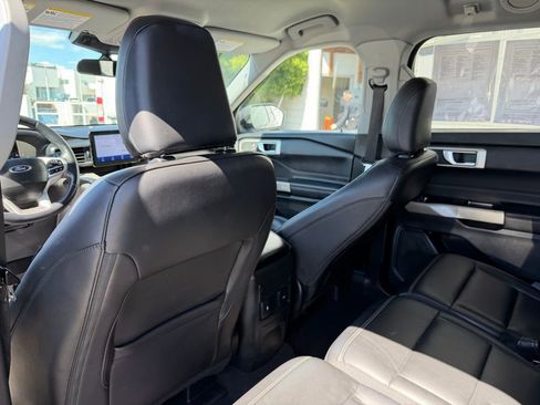 Used 2023 Ford Explorer XLT w/ Equipment Group 202A RWD image 16