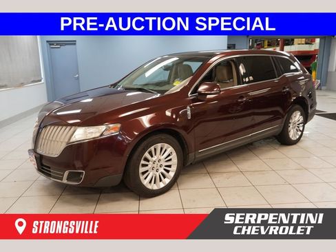 Used 2010 Lincoln MKT 2WD image 1
