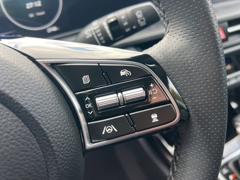 Certified 2025 Kia Seltos SX w/ SX Sunroof Package image 14