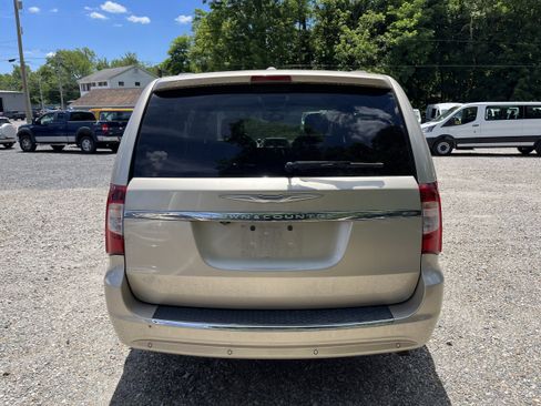 Used 2015 Chrysler Town & Country Touring-L w/ Driver Convenience Group FWD image 6