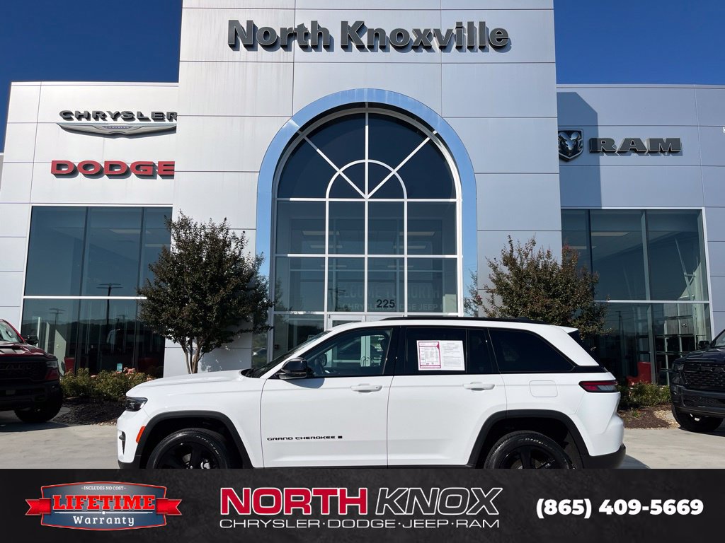 Used 2023 Jeep Grand Cherokee Altitude AWD/4WD image 2
