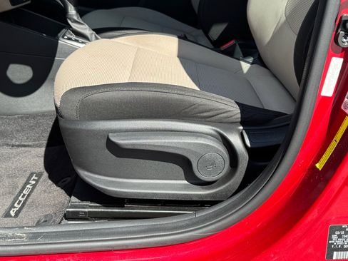 Used 2018 Hyundai Accent SE image 12