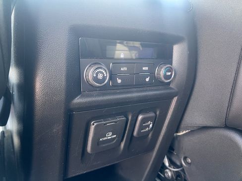 Used 2023 Chevrolet Traverse Premier w/ LPO, 'HIT The Road' Package FWD image 17