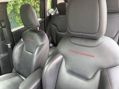 Used 2016 Jeep Renegade Trailhawk w/ Premium Trailhawk Package AWD/4WD image 13