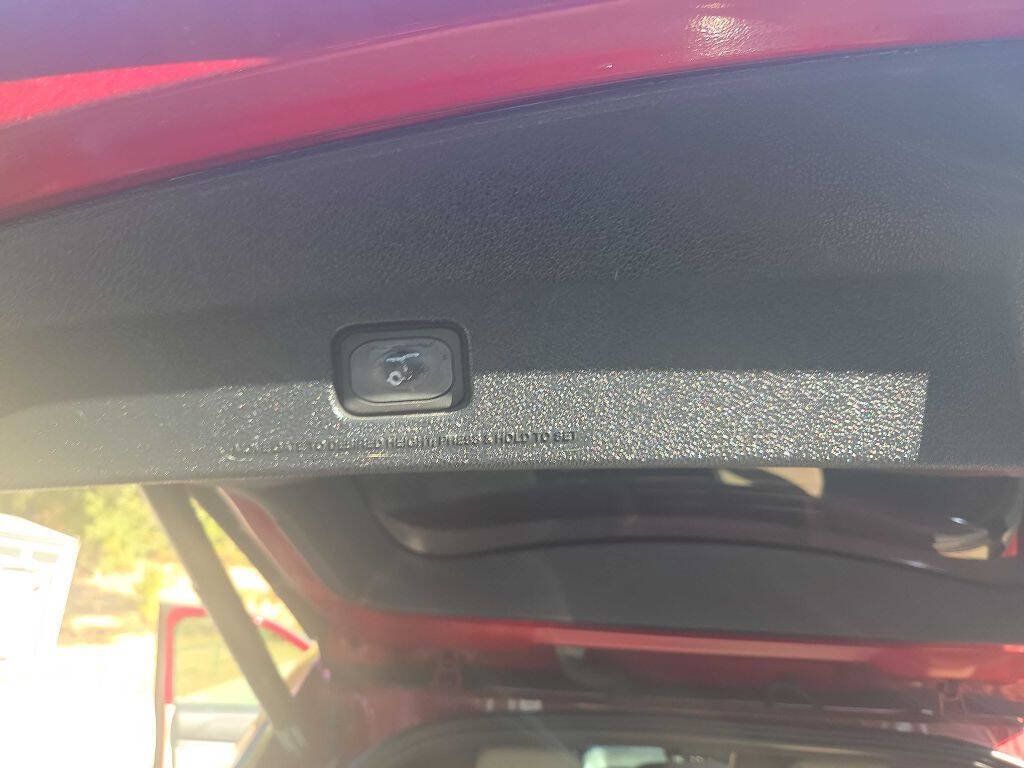 Used 2018 Ford Explorer XLT w/ Equipment Group 202A FWD image 23