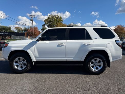 Used 2020 Toyota 4Runner SR5 Premium w/ Moonroof Package image 8