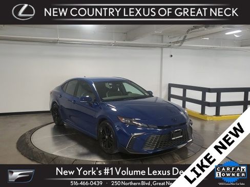 Used 2025 Toyota Camry SE image 1