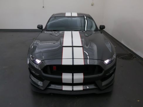 Used 2019 Ford Mustang Shelby GT350R w/ GT350R Equipment Group 920A RWD image 9