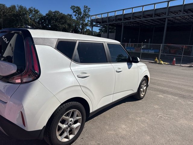 Used 2023 Kia Soul LX w/ Option Group 015 FWD image 3