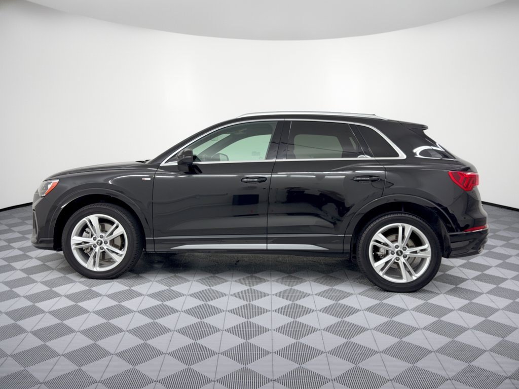 Used 2022 Audi Q3 2.0T Premium w/ Convenience Package AWD/4WD image 2