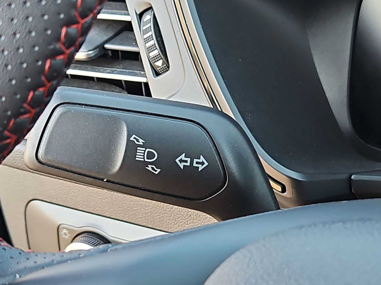 Used 2025 Ford Escape ST-Line FWD image 17
