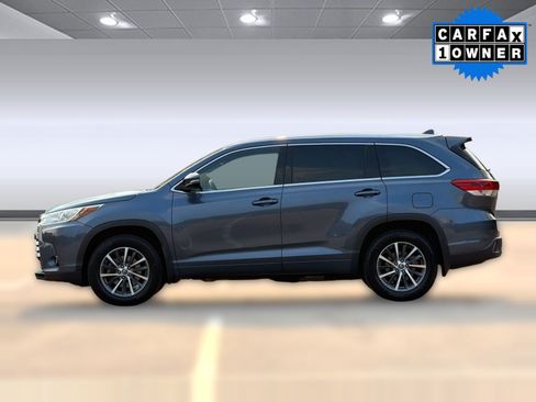 Used 2018 Toyota Highlander XLE AWD/4WD image 2