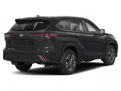 Used 2023 Toyota Highlander XLE FWD image 2