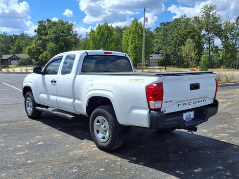 Used 2017 Toyota Tacoma SR AWD/4WD image 21