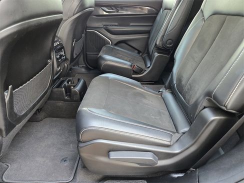 Used 2022 Jeep Grand Cherokee L Laredo image 27