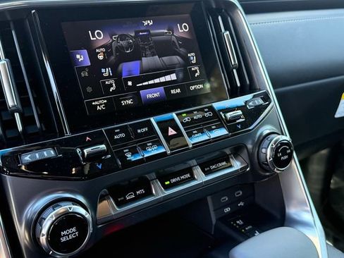 New 2026 Lexus LX 600 4WD w/ Luxury Package image 21