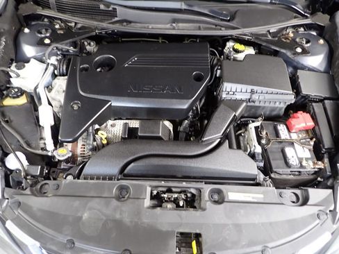 Used 2017 Nissan Altima 2.5 SL w/ Moonroof Package image 10