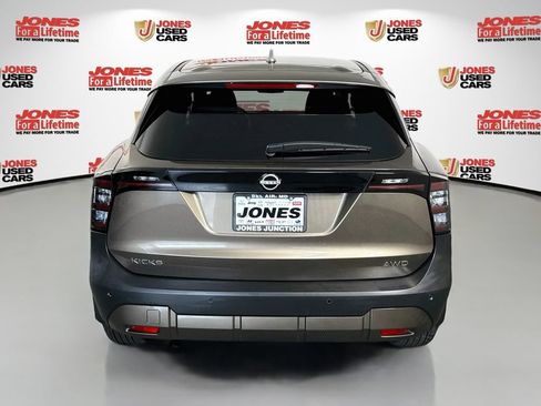 Used 2025 Nissan Kicks SV AWD/4WD image 14
