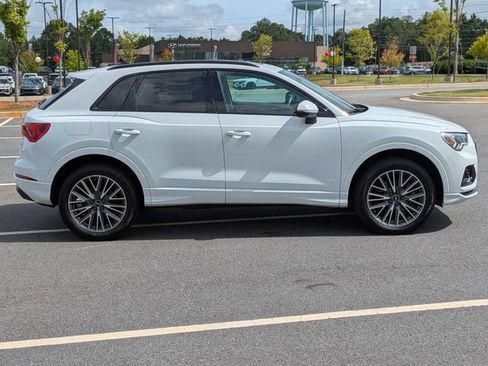 Used 2023 Audi Q3 2.0T Premium w/ Convenience Package AWD/4WD image 3