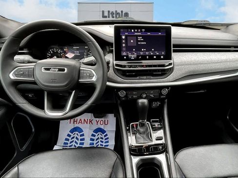 Used 2024 Jeep Compass Latitude image 10