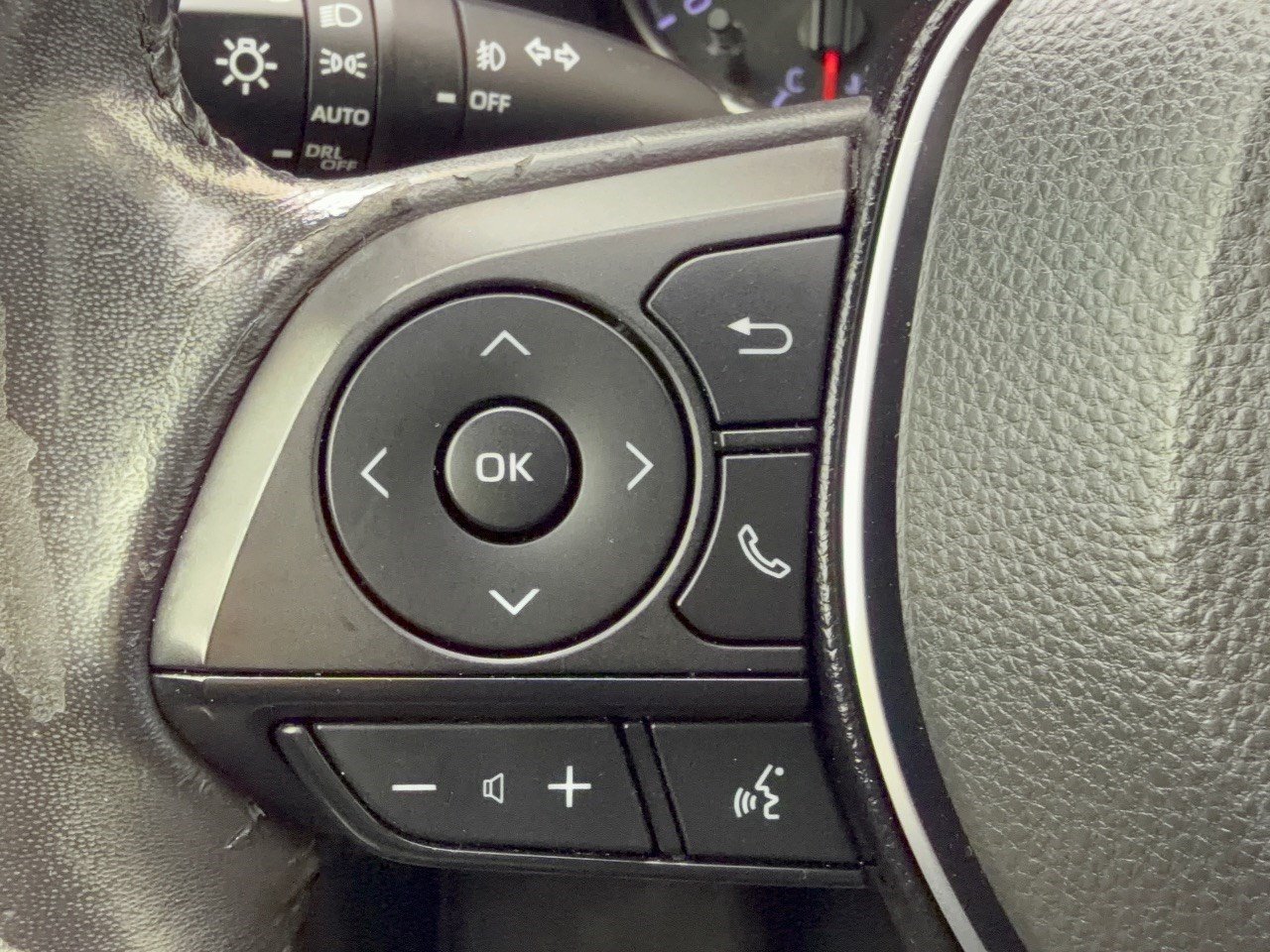 Used 2019 Toyota RAV4 XLE Premium FWD image 18