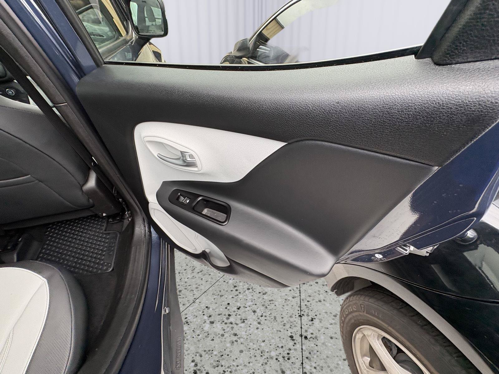 Used 2022 Jeep Renegade Limited AWD/4WD image 13