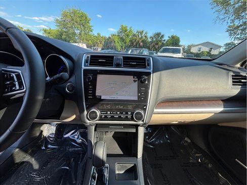 Used 2019 Subaru Outback 2.5i Limited AWD/4WD image 11