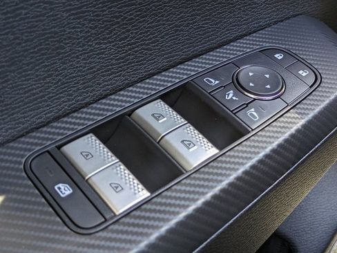 New 2025 Mitsubishi Outlander SE image 28