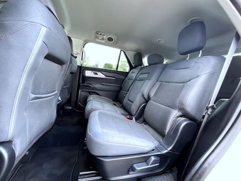 Used 2025 Ford Explorer Active AWD/4WD image 21