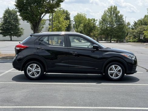 Used 2019 Nissan Kicks S FWD image 8