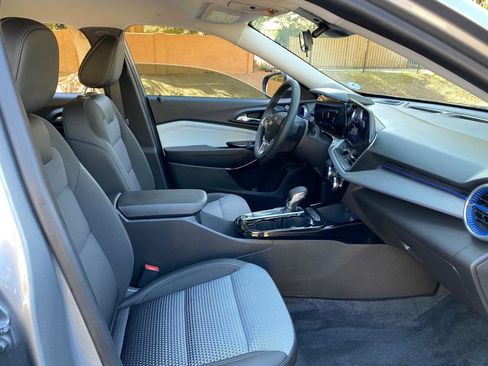 Used 2025 Chevrolet Trax LT w/ Driver Confidence Package image 50