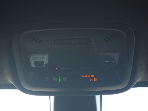 Used 2022 Chevrolet Traverse RS image 24