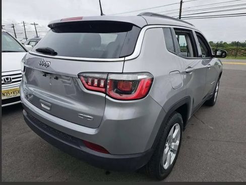 Used 2019 Jeep Compass Latitude w/ Popular Equipment Group AWD/4WD image 2
