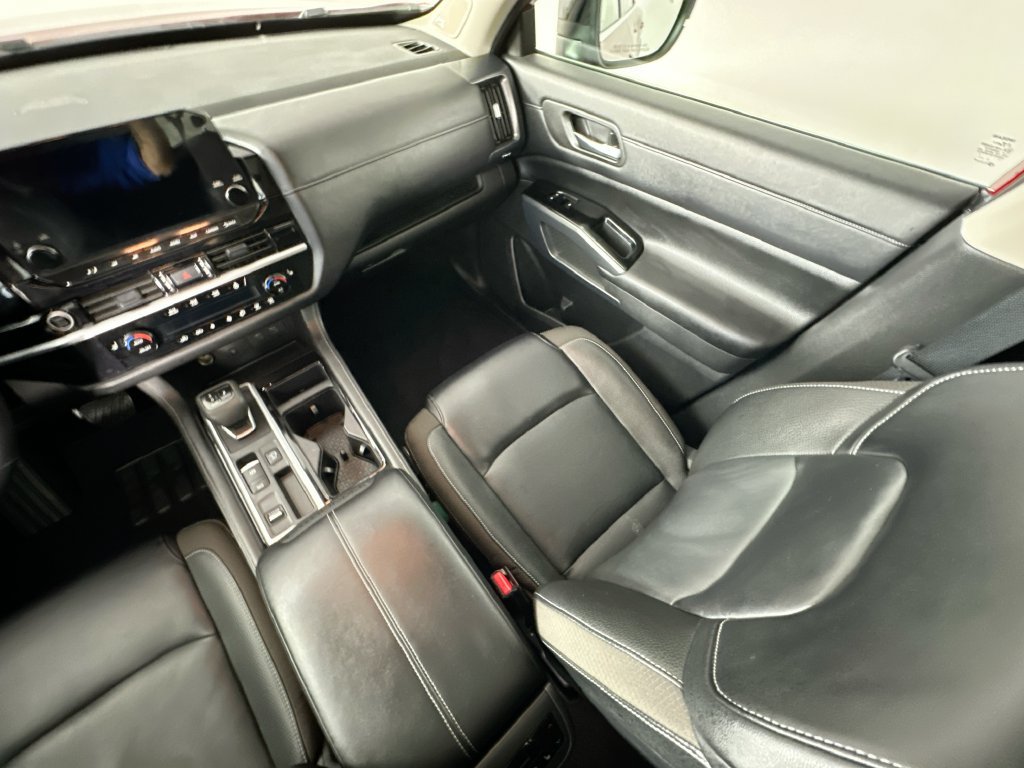Used 2024 Nissan Pathfinder SL w/ SL Premium Package FWD image 11